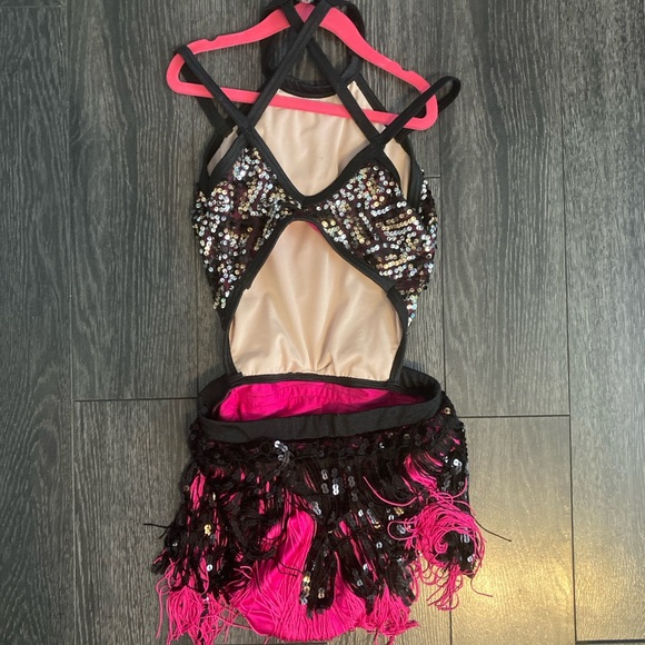 Girls dance costume. - Picture 3 of 4